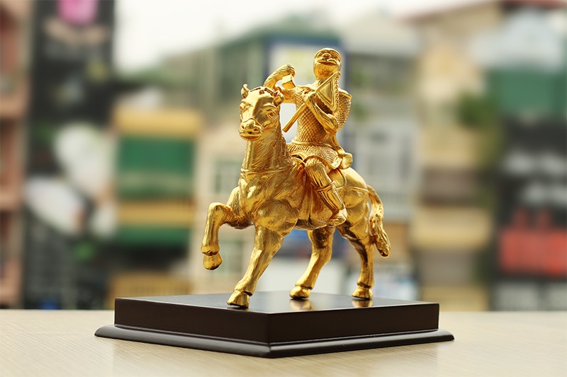 Chi chục triệu "săn" quà hình khỉ biếu Tết - 4 Bước tượng mã thượng phong hầu loại lớn, hình chú khỉ mặc áo hoàng bào biểu tượng cho thịnh vượng, tài lộc được săn đón