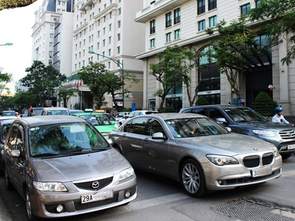 Mất 11 năm không ăn tiêu, người Việt mới mua được ô tô - 1 Sở hữu xe ô tô vẫn luôn là mơ ước của nhiều người Việt Nam khi ô tô vẫn được coi là tài sản, thay vì phương tiện như nhiều quốc gia khác