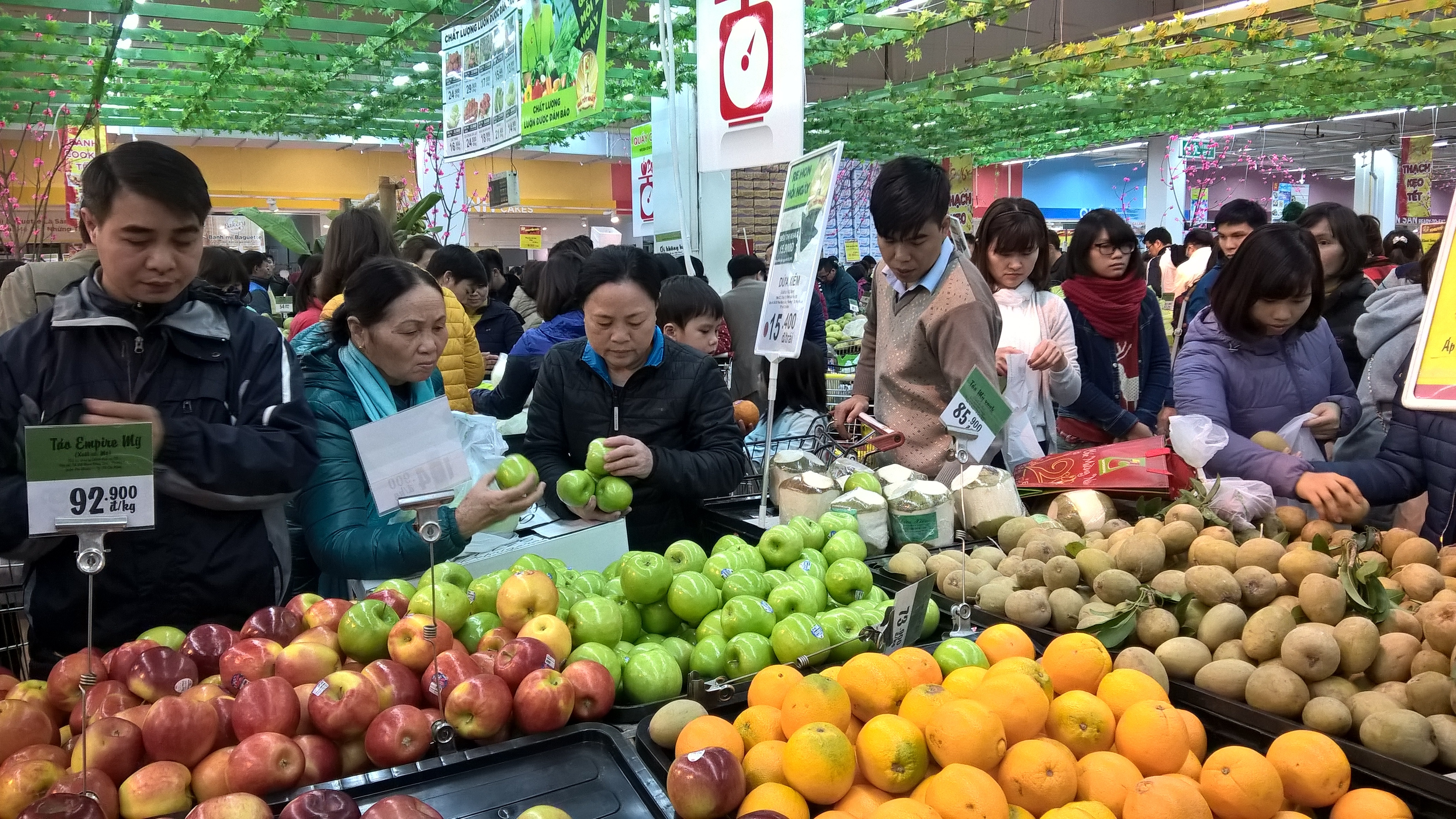 Bán lẻ Việt về tay ngoại: “Trông thế thôi mà nguy hiểm lắm”! - 1
Năm 2015 thực sự là năm “dậy sóng” đúng nghĩa của thị trường bán buôn, bán lẻ Việt Nam