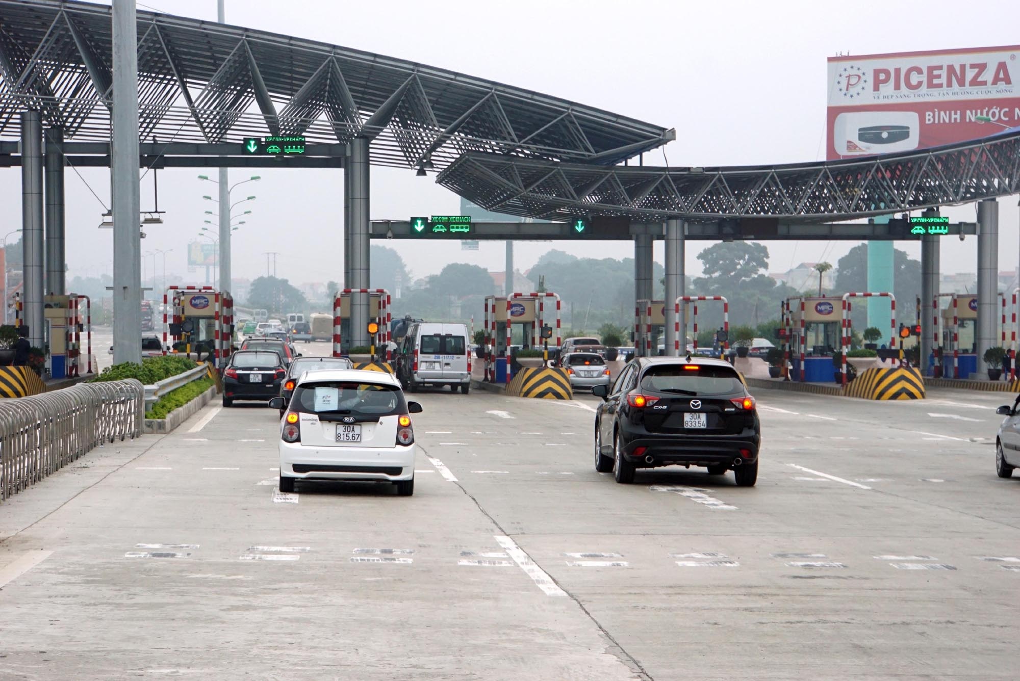 Dày đặc trạm thu phí, có đường chỉ tân trang, cải tạo nhưng thu được rất nhiều tiền trong khi tổng vốn đầu tư cải tạo thấp hơn nhiều so với làm mới