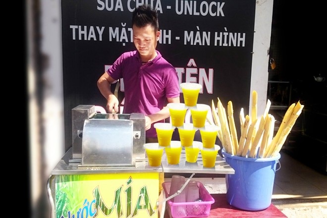 Những nghề kiếm bạc triệu "nhàn tênh" nhờ nắng nóng - 2
Mía đá đang được nhiều người yêu thích trong cao điểm nắng nóng