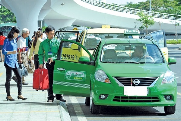 Làm vách ngăn lái xe và hành khách trên taxi: Lãng phí và chưa cần thiết!? - 1
Đi taxi tại Việt Nam rủi ro vẫn còn dù đây là hình thức vận chuyển hành khách văn minh, lịch sự
