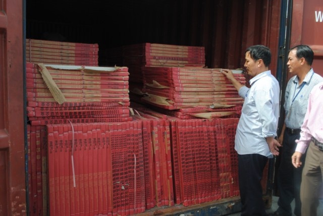 Khởi tố vụ buôn lậu, tiêu thụ hơn 100 container gạch men tại Hà Nội - 1 Gạch men nhập lậu bị Hải quan thu giữ (ảnh minh họa)