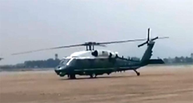 Siêu trực thăng của Tổng thống Mỹ chạy thử tại sân bay Nội Bài - 2 Marine One sẽ tháp tùng Tổng thống Obama từ Nội Bài về trung tâm Hà Nội và được ông Obama sử dụng để di chuyển trong cự ly ngắn (ảnh: CTV)