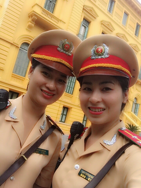 Nữ Cảnh sát Hải Hà và Quỳnh Anh trong dịp dẫn đoàn Tổng thống Obama