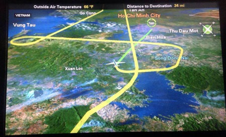 Hành trình bay chờ trên trời của một chuyến bay từ Hà Nội vào TPHCM trong thời điểm ưu tiên đặc biệt vùng trời cho chuyên cơ chở Tổng thống Obama (ảnh: Qúy Đoàn)