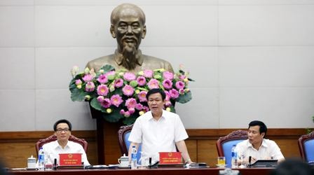 Phó Thủ tướng: Đến Việt Nam du lịch sợ nhất là bị... chặt chém! - 1 Phó Thủ tướng Vương Đình Huệ chủ trì cuộc họp về góp ý Đề án Định hướng phát triển ngành Du lịch Việt Nam trở thành ngành kinh tế mũi nhọn