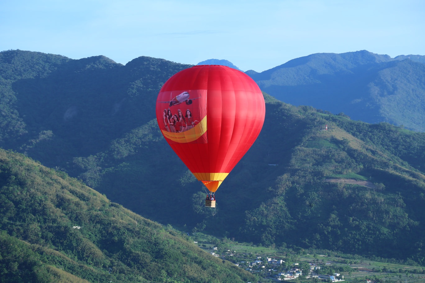 Biểu tượng Vietjet rực rỡ tại Lễ hội khinh khí cầu quốc tế - 2 Biểu tượng Vietjet rực rỡ tại Lễ hội khinh khí cầu quốc tế - 2