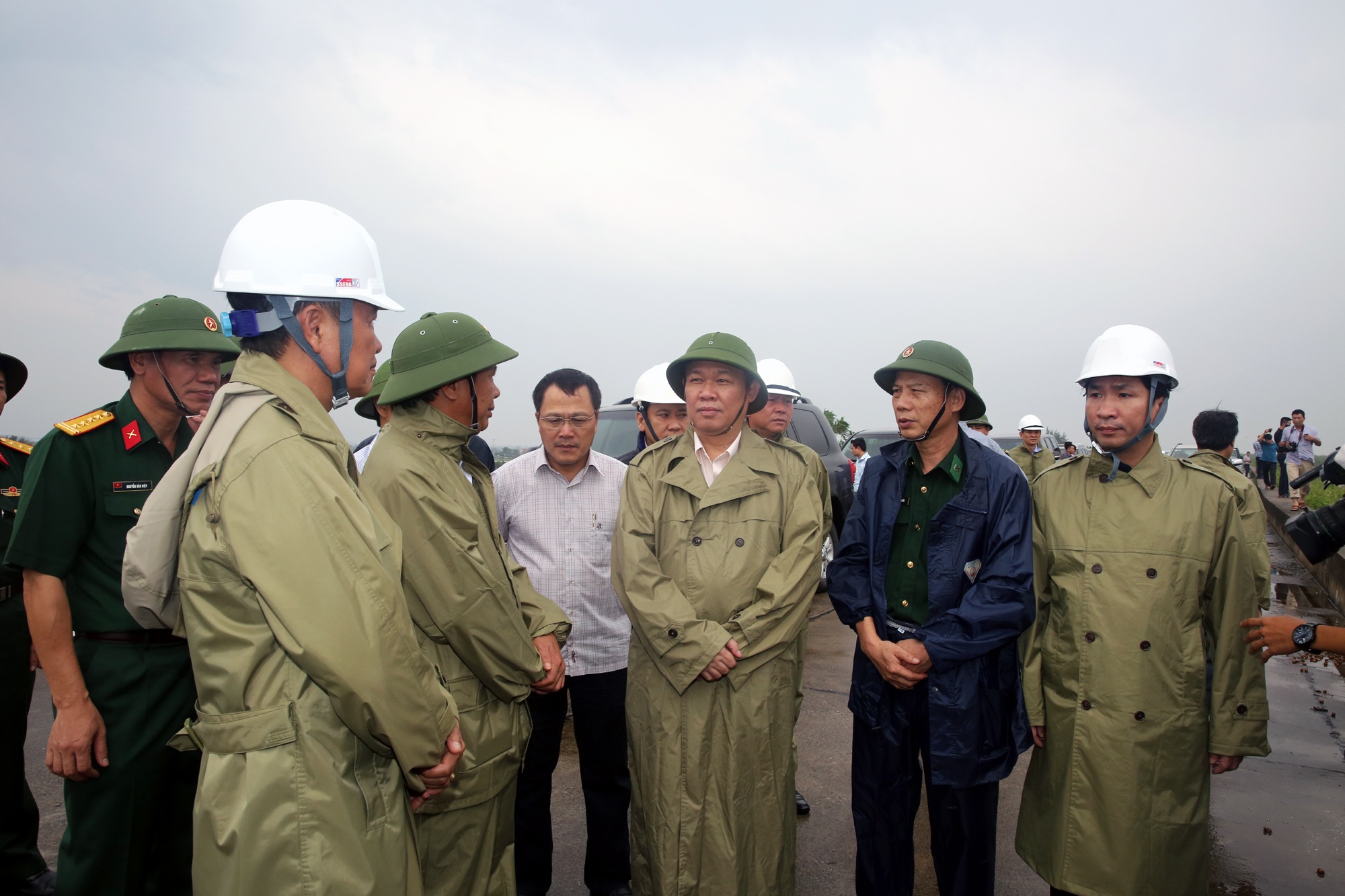 Phó Thủ tướng Vương Đình Huệ chỉ đạo công tác phòng chống và ứng phó với bão số 3 tại Hải Phòng