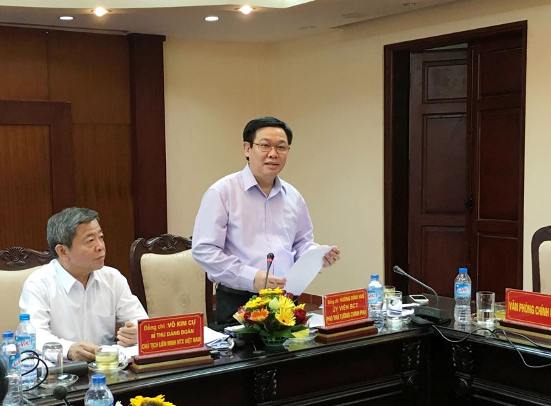 Phó Thủ tướng Vương Đình Huệ: “Đi nước ngoài không phải để vui vẻ dăm ba hôm rồi về!” - 1 Phó Thủ tướng Vương Đình Huệ chủ trì buổi làm việc tại Liên minh Hợp tác xã Việt Nam sáng 29/8
