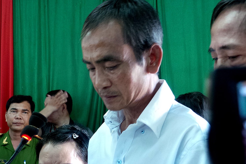 Nước mắt người ngồi tù oan gần 18 năm trong buổi xin lỗi chóng vánh - 1
Ông Huỳnh Văn Nén rơi nước mắt khi nhắc lại khoảng thời gian hơn 17 năm cay đắng.