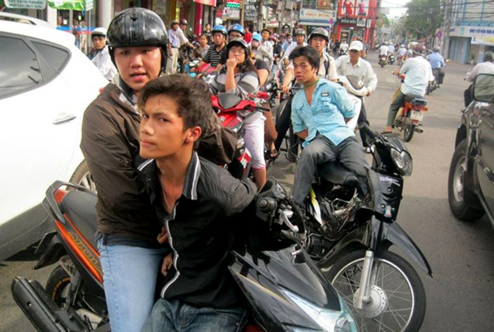"Mắt thần" theo chân “hiệp sĩ” săn bắt cướp - 2 Hiệp sĩ Lâm Hiếu Long trong một lần bắt nóng cướp giật trên phố