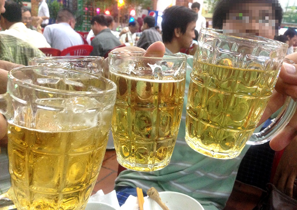 Cơn lốc “ma men”: “1001” lý do để... nhậu - 2 Có 1001 lý do để người ta đến với bia rượu