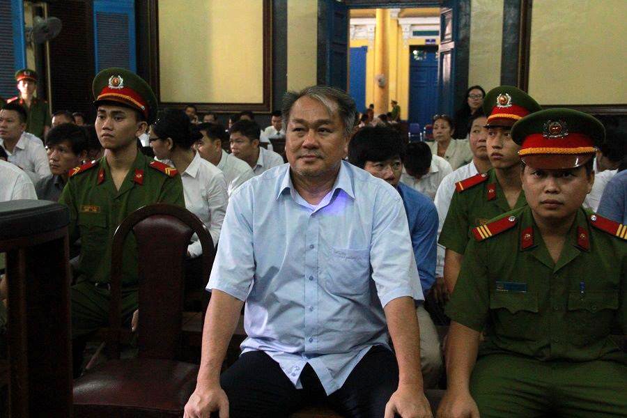 Đại án VNCB: Hơn 5.000 tỷ đồng “bốc hơi” như thế nào? - 2 Dù đang là nhân vật chính trong vụ đại án kinh tế thất thoát hơn 9.000 tỷ đồng nhưng bị cáo Phạm Công Danh khá bình thản tại tòa