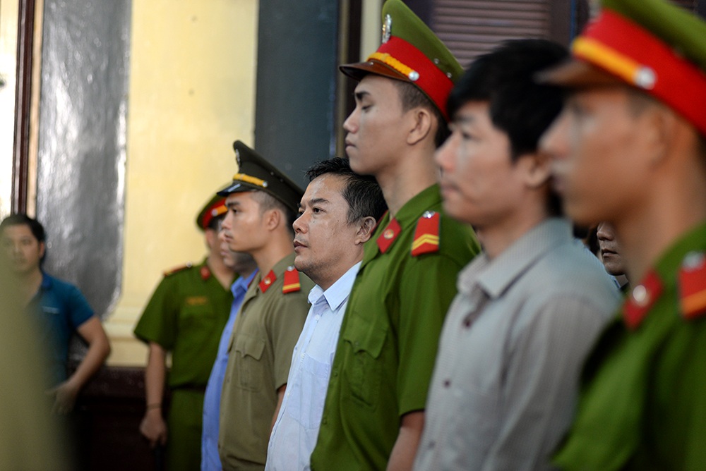 Nhóm giám đốc "bù nhìn"… ký khống vay tiền thế nào? - 3 Các bị cáo tại tòa