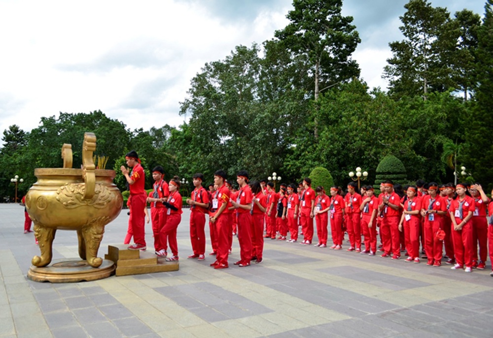 “Sắc đỏ” xuyên Việt tri ân ngày thương binh, liệt sĩ 27/7 - 4 “Sắc đỏ” xuyên Việt tri ân ngày thương binh, liệt sĩ 27/7 - 4