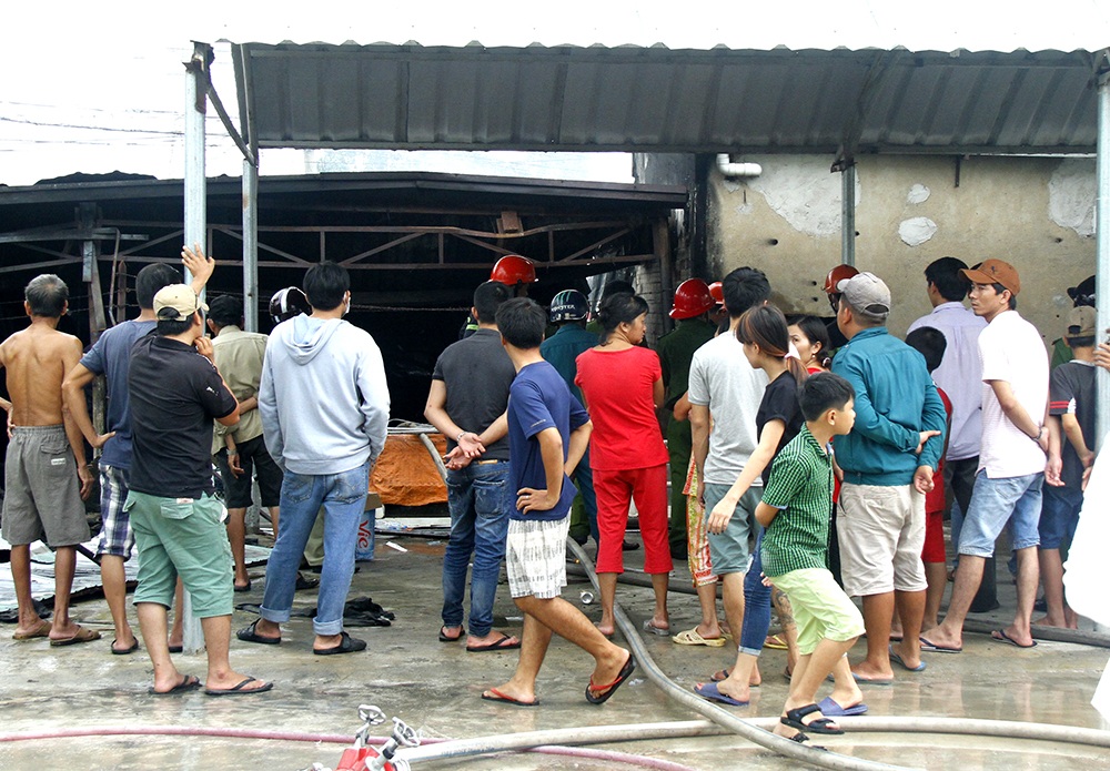 Cháy lớn tại công ty sản xuất đồ nhựa, 3 người bị thương - 2 3 người bị thương trong vụ hỏa hoạn này