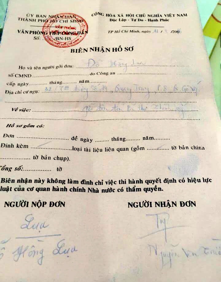 Vợ “tố” chồng cũ mang dao ép viết giấy nợ 2,5 tỷ: Tiếp hành trình gian truân tìm công lý! - 3 Giấy biên nhận tiếp nhận đơn cầu cứu của bà Lụa tại Văn phòng tiếp công dân Thành ủy TP.HCM