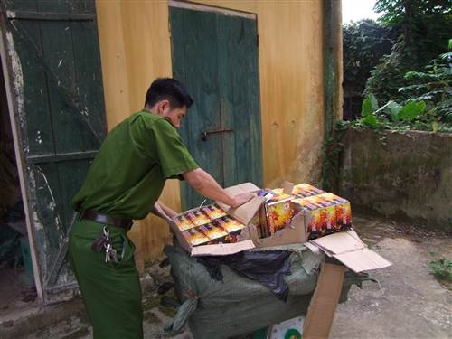 Giấu pháo nổ trong bụi rậm tại biên giới, chờ thời cơ tuồn vào nội địa - 1