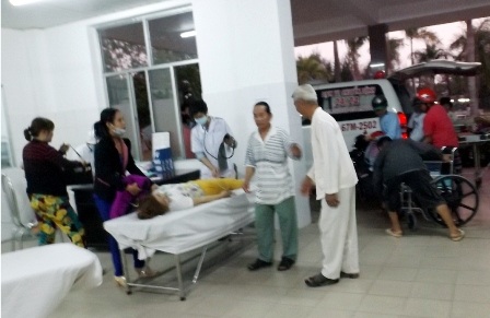 Các ca cấp cứu từ các tỉnh khác liên tục được chuyển đến bệnh viện Trung ương Cần Thơ