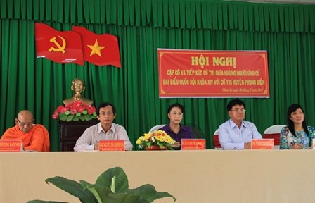 Các ứng cử viên của tổ bầu cử số 1 TP Cần Thơ gặp gỡ, tiếp xúc cử tri huyện Phong Điền, TP Cần Thơ ngày 6/5