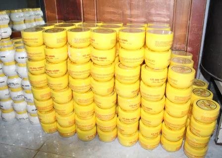 
Đây là những loại kem không có hóa đơn chứng từ bị lực lượng chức năng tạm giữ
