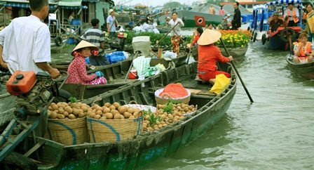 Về Cần Thơ, đừng quên "đặc sản" chợ nổi Cái Răng - 2
Cảnh buôn bán trên chợ nổi Cái Răng