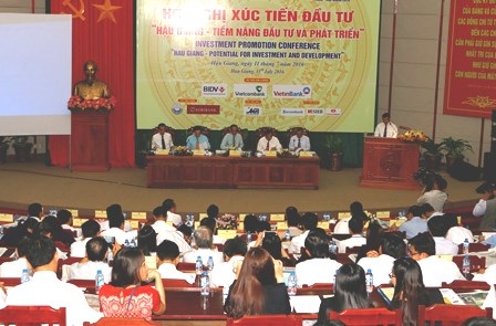 Quang cảnh hội nghị xúc tiến đầu tư tại Hậu Giang chiều 11/7
