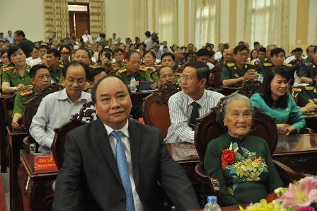 Thủ tướng dự hội nghị biểu dương người có công với cách mạng - 1 Thủ tướng dự hội nghị biểu dương người có công với cách mạng tại Cần Thơ sáng 23/7