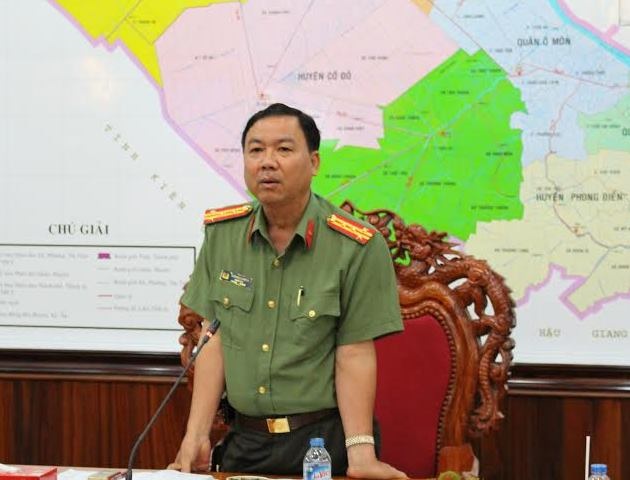 Bắt băng nhóm trộm các tiệm vàng bằng đường sông rúng động miền Tây - 1 Đại tá Trần Ngọc Hạnh - Chủ trì buổi họp báo