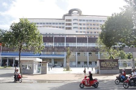 Có hay không chuyện hàng loạt bác sĩ ở Bệnh viện ĐKTP Cần Thơ xin nghĩ việc? - 1
Bệnh viện Đa khoa TP Cần Thơ, nơi có gần 2.000 bệnh nhân đến thăm khám và điều trị