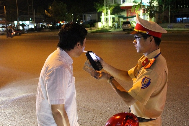 Chỉ trong vòng 20 ngày, có tới hàng nghìn trường hợp tham gia giao thông sau khi uống rượu, bia, bị xử phạt.