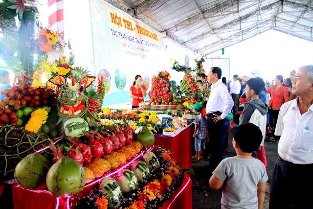 Tưng bừng lễ hội du lịch sinh thái Phong Điền - 1 Rất đông người dân và du khách khắp nơi về dự lễ hội