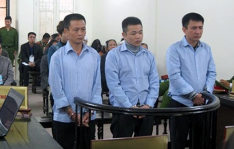Hà Nội: Trả hồ sơ vụ án mạng 2 người chết ở quán bún đậu - 1 Các bị cáo tại phiên xử sơ thẩm ngày 27/11.