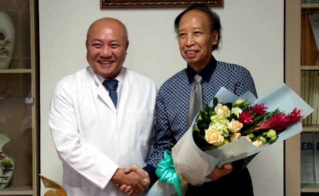 PGS.TS Nguyễn Văn Thạch rơi nước mắt cảm ơn… người bệnh - 1 PGS.TS Nguyễn Văn Thạch rơi nước mắt cảm ơn… người bệnh - 1