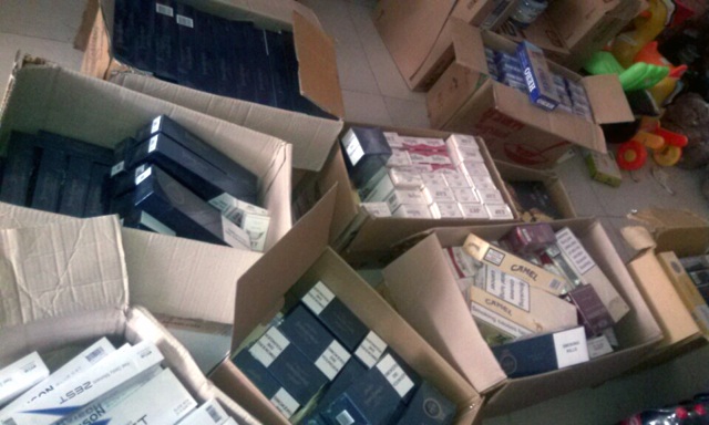 Hà Nội: Hơn 3.000 bao thuốc lá lậu ở cửa hàng tạp hóa - 1 Hơn 3.000 bao thuốc lá lậu bị thu giữ.