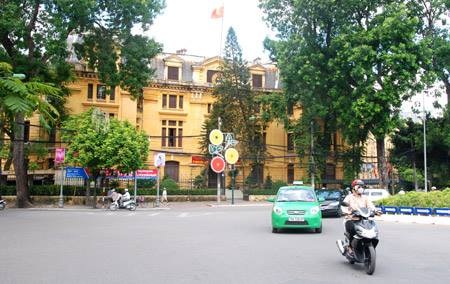 Say rượu, lái xe vào trụ sở Bộ GTVT gây tai nạn rồi bỏ chạy - 1 Trụ sở Bộ Giao thông vận tải, nơi xảy ra sự việc.