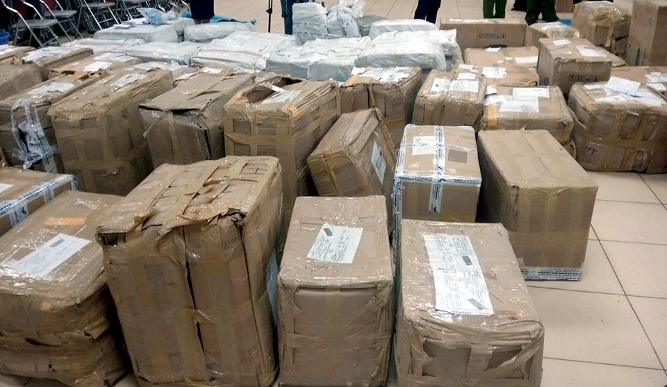 Đường đi của 2,5 tấn “lá khat” - loại ma túy mới cực độc - 5 Lợi dụng Việt Nam là nước xuất khẩu chè, khi xuất - nhập khẩu, các cá nhân và doanh nghiệp đều khai với cơ quan Hải quan là cây thảo mộc sấy khô, chè khô để thông quan các lô hàng này đến nước thứ 3.