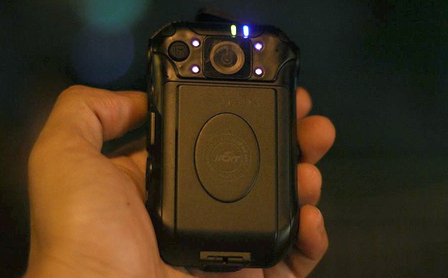 141 Hà Nội đeo camera giám sát trên ngực - 2 Việc thí điểm nhằm đánh giá tính năng, tác dụng, ưu nhược điểm của camera. Từ đó, Viện Kỹ thuật Điện tử và Cơ khí nghiệp vụ sẽ có những điều chỉnh, thiết kế cho phù hợp với thực tiễn làm nhiệm vụ, chiến đấu của cán bộ chiến sĩ tổ công tác 141.
