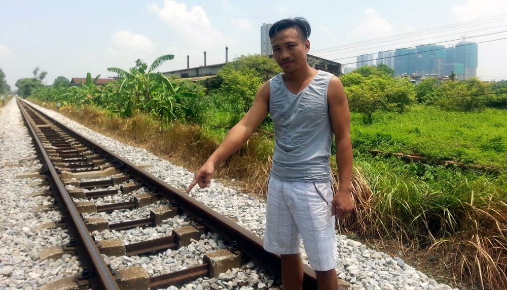 Vụ thuê người chặt chân, tay: Người sơ cứu “nạn nhân” nói gì? - 2 Anh Hải chỉ nơi xảy ra vụ việc.