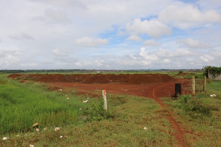 Kiếm lợi khủng từ những vụ mua bán, "hoá phép" đất lúa thành đất ở - 2