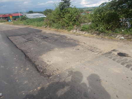 Đường hơn 10.000 tỷ đồng vừa bàn giao đã hỏng - 4