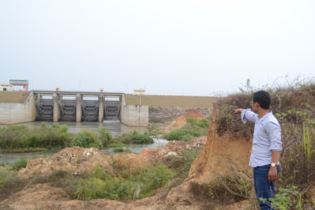 “Công trình sai lầm thế kỷ” được nguyên Chủ tịch tỉnh “lén” ký đồng ý - 2 Đại biểu Quốc hội cho rằng công trình thủy điện được nguyên Chủ tịch tỉnh Gia Lai lén ký.