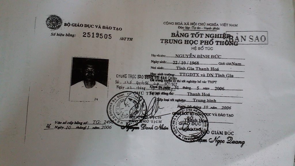 Cảnh cáo Trưởng công an xã sử dụng bằng THPT giả - 1 Bằng tốt nghiệp giả của ông Đức