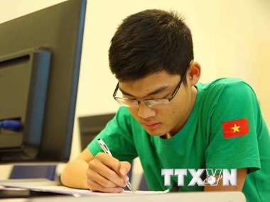 Con trai thợ sửa khóa dạo lập cú đúp HCV Olympic Toán quốc tế - 1 Sau khi tốt nghiệp lớp 12, Trung muốn vào Trường ĐHKH Tự Nhiên (ĐHQG Hà Nội), sau đó sẽ cố gắng xin học bổng để du học nước ngoài. (ảnh: TTXVN)