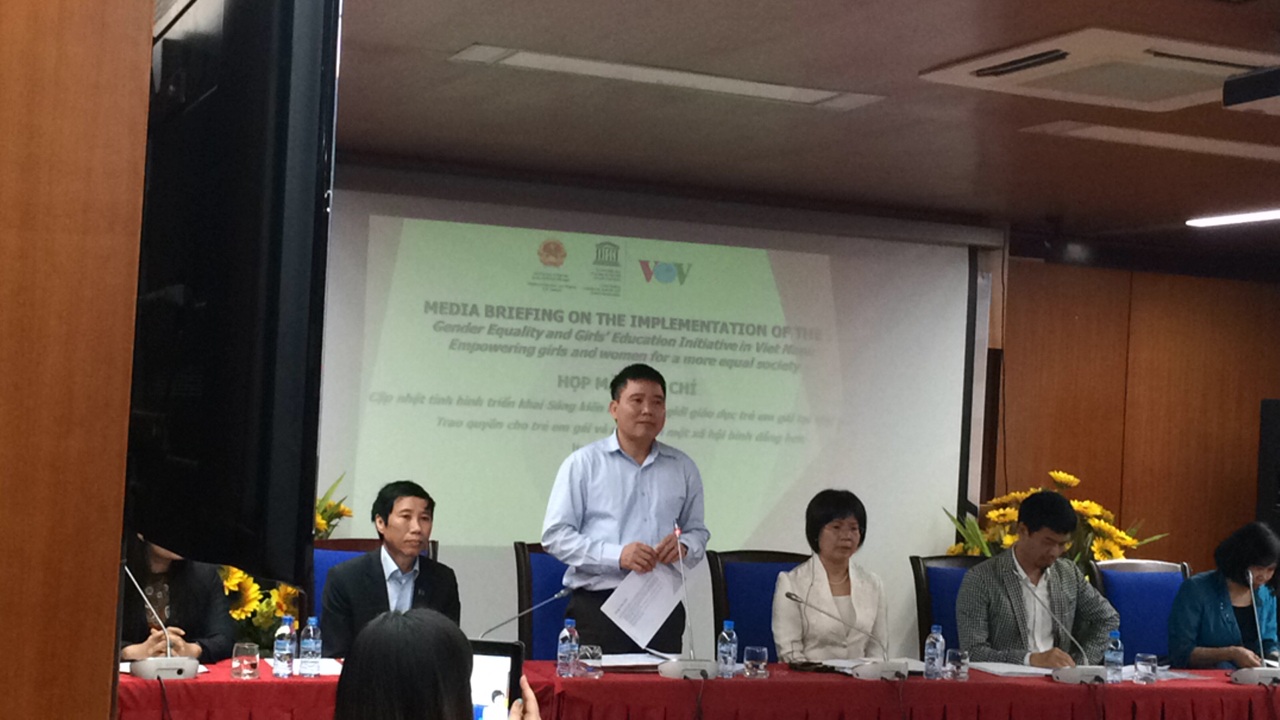 Đại diện Bộ GD&ĐT phát biểu tại buổi gặp gỡ