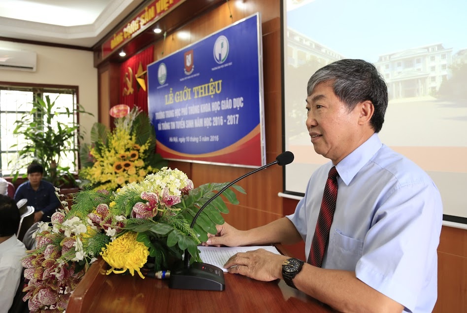 
PGS Lê Kim Long, hiệu trưởng Trường ĐH Giáo dục phát biểu tại buổi lễ.
