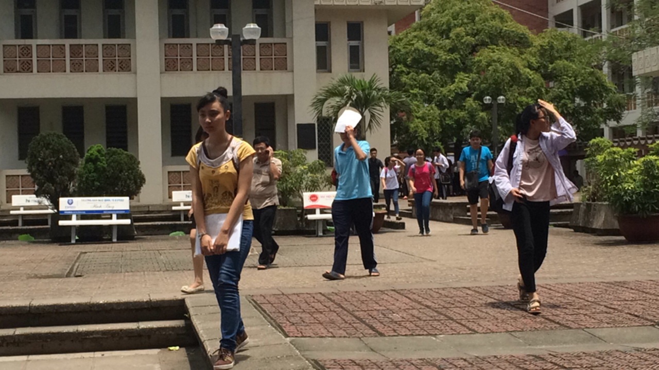 Hà Nội: Thí sinh thi lớp 10 THPT học tập quy chế, tránh sai sót - 2 Thí sinh thi vào lớp 10 Trường chuyên ngữ (ĐHQG Hà Nội).