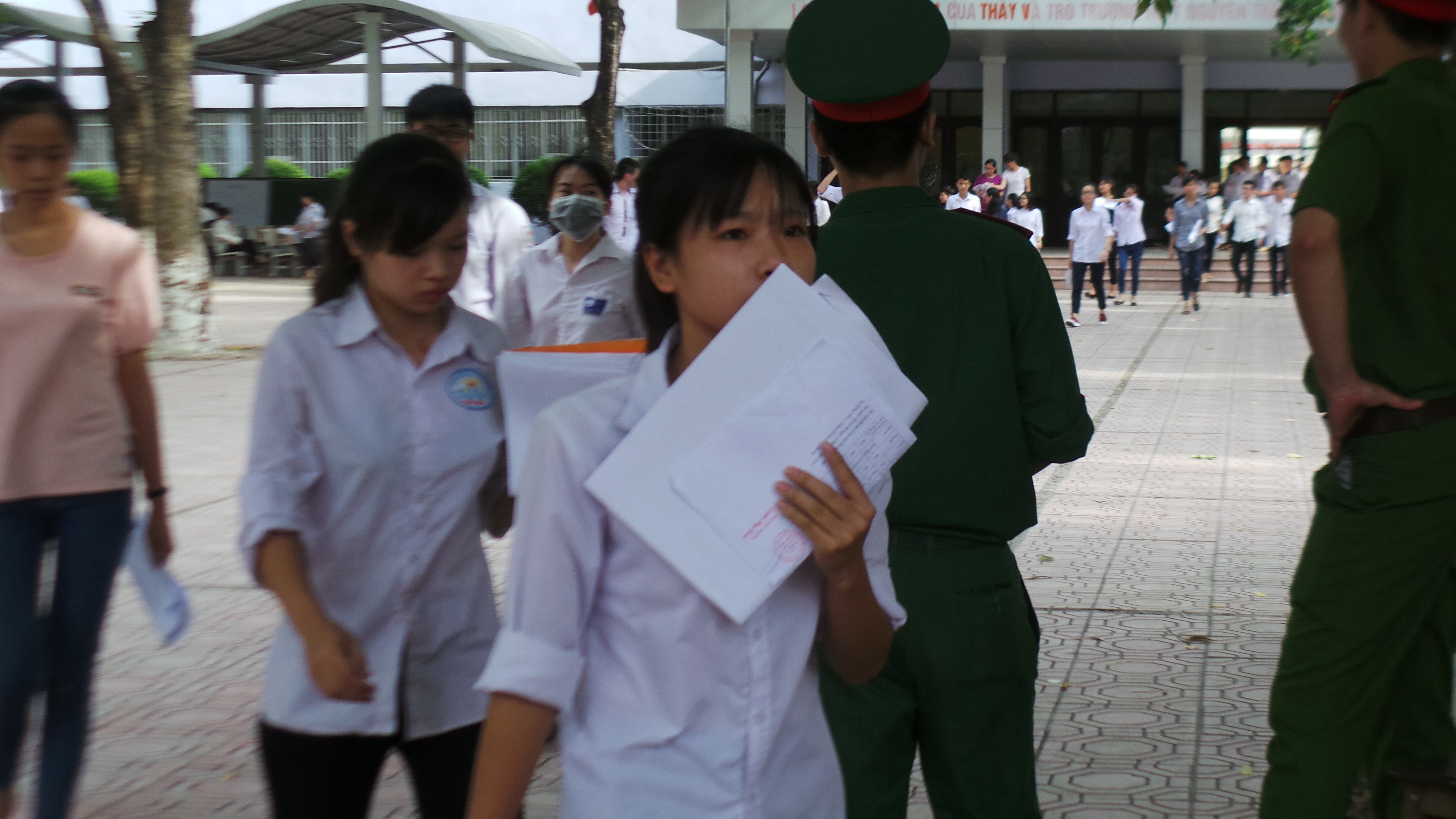 Thí sinh dự thi THPT quốc gia năm 2016 tại Hà Nội (ảnh: Mỹ Hà)