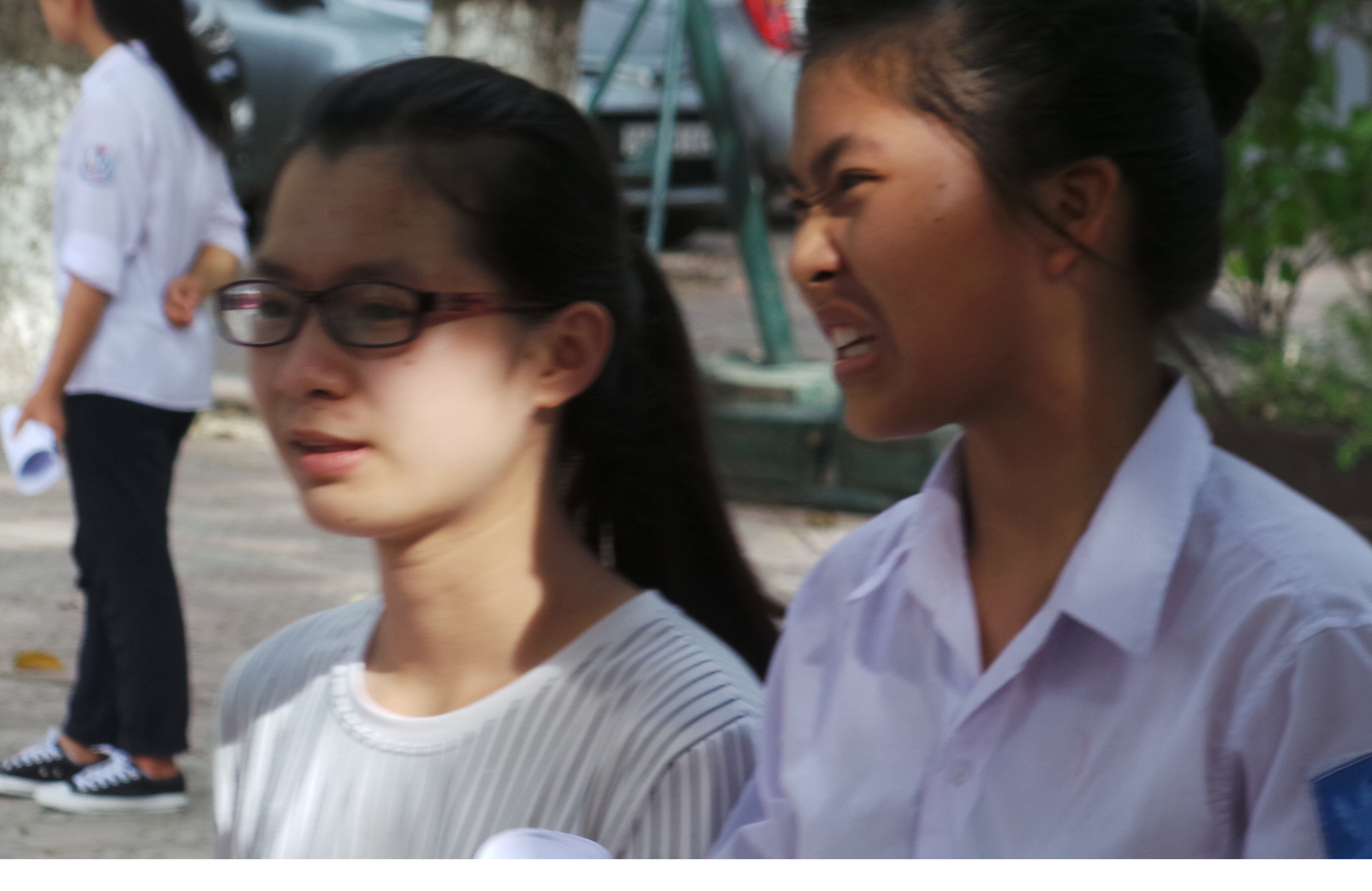 Một số thí sinh than đề thi Ngoại ngữ có nhiều câu mẹo (ảnh: Mỹ Hà)